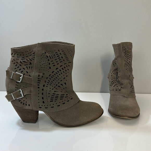 Naughty Monkey Love Story Harness Booties Size 9.5 - Picture 1 of 15